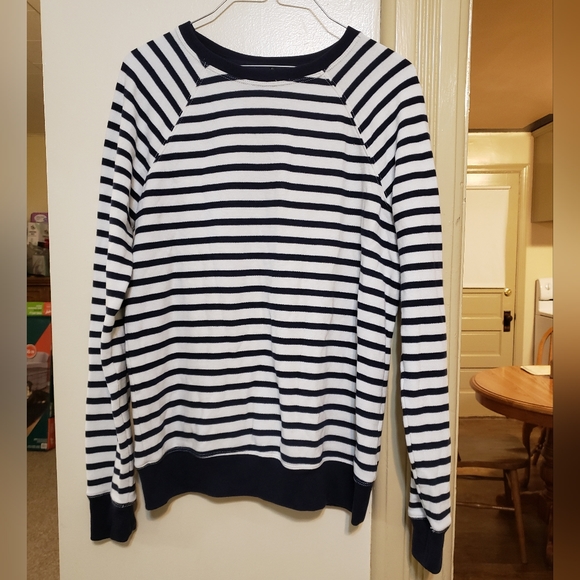Abercrombie & Fitch navy & white striped sweater size medium in great condition - Picture 2 of 3